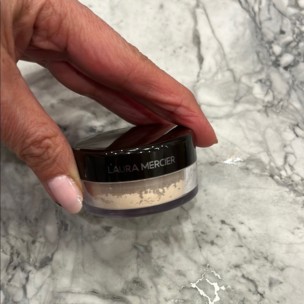 Laura Mercier Translucent Loose Setting Powder and a bare Minerals mineral Veil